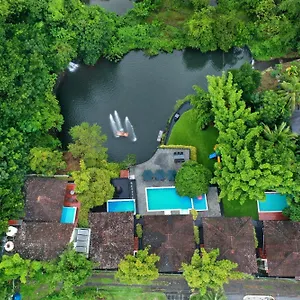 https://athirapally-green-trees.kerala-hotels.net